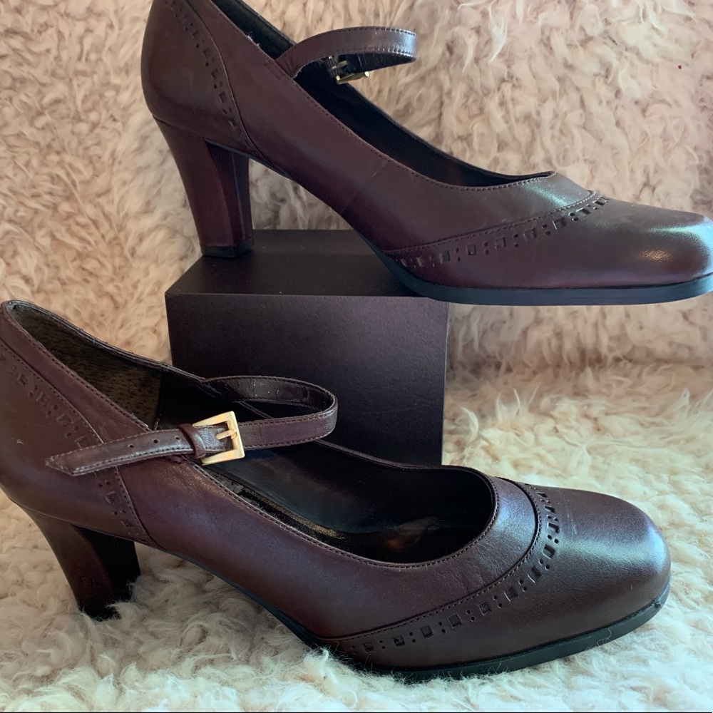ETIENNE AIGNER LOW HEEL